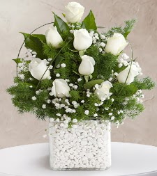 9 beyaz gül vazosu  Bitlis çiçek satışı 