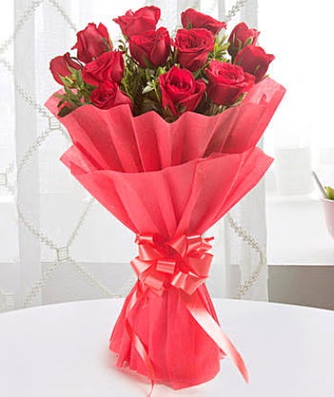 12 adet kırmızı gülden modern buket  Bitlis çiçek yolla 