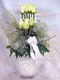  Bitlis online çiçek gönderme sipariş  9 adet vazoda beyaz gül - sevdiklerinize çiçek seçimi