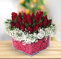15 kırmızı gülden kalp mika çiçeği  Bitlis çiçek satışı 